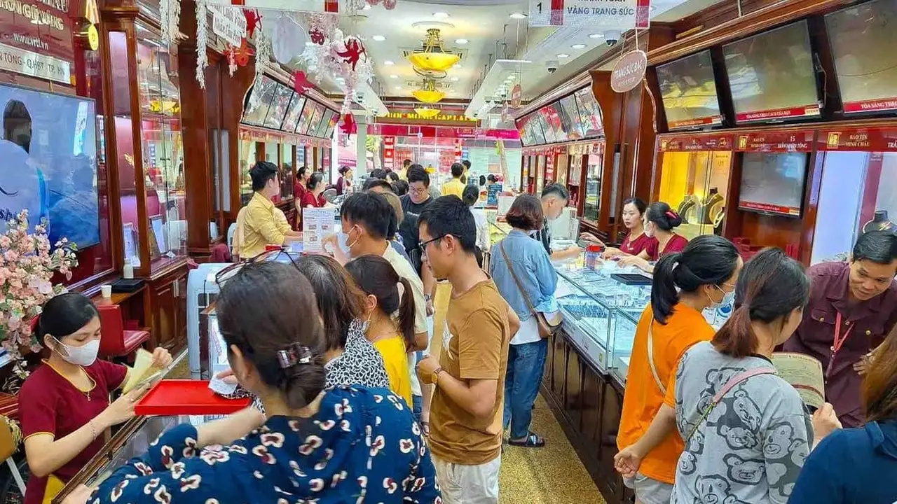 ارتفاع سعر الذهب لدى شركة SJC بمقدار 600 ألف دونغ فيتنامي للسبائك